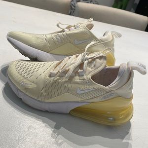 Nikes AirMax 270